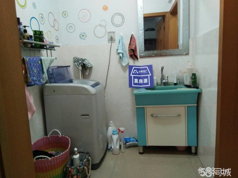 芬格欣庄园位于新阳路,靠近火车站,临近二中,周边配套齐全