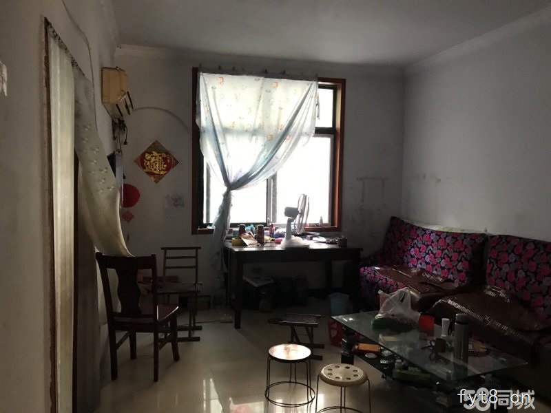 法姬娜简装一楼带院三室101平方产证齐全可以过户按揭五无税